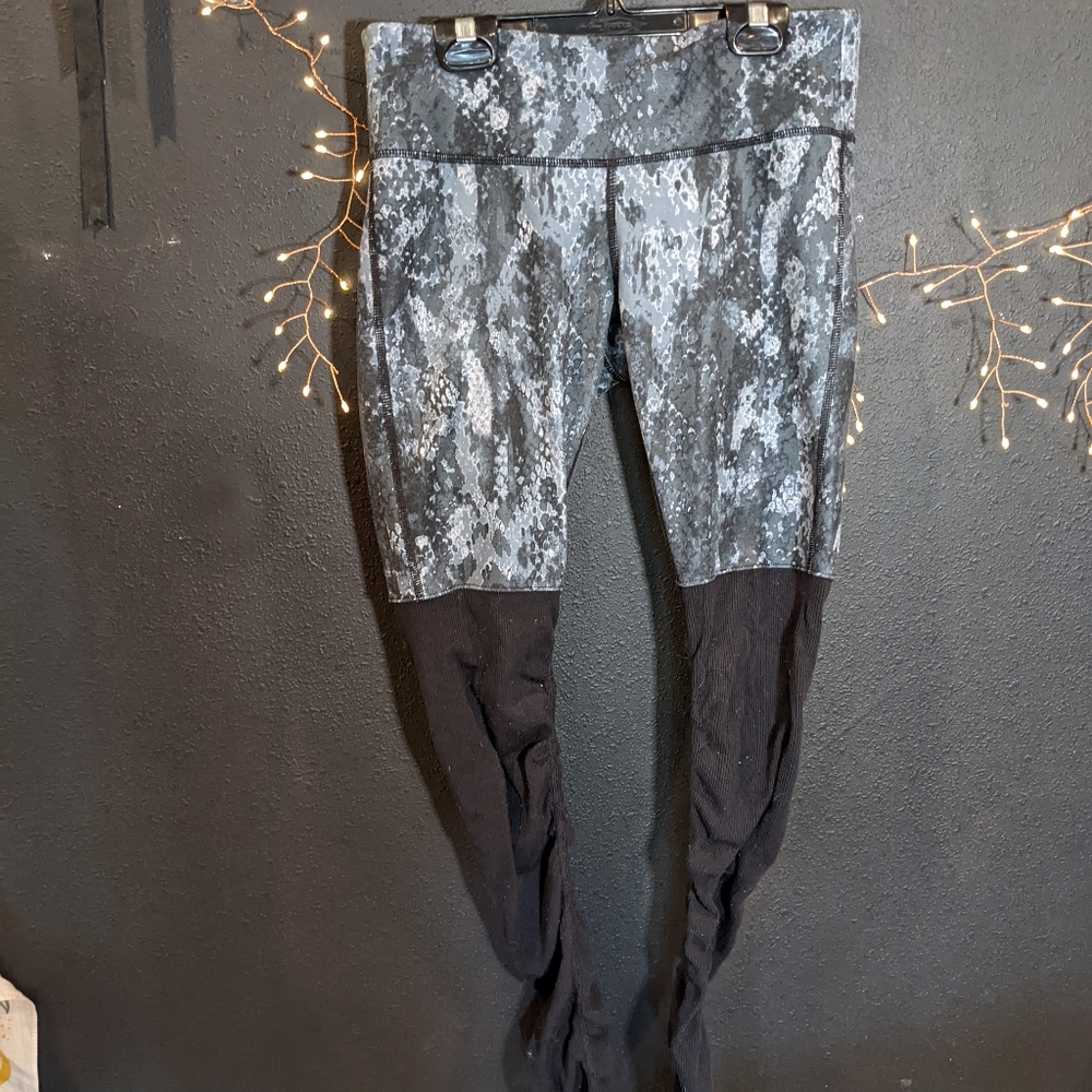 Alo goddess leggings snake print small